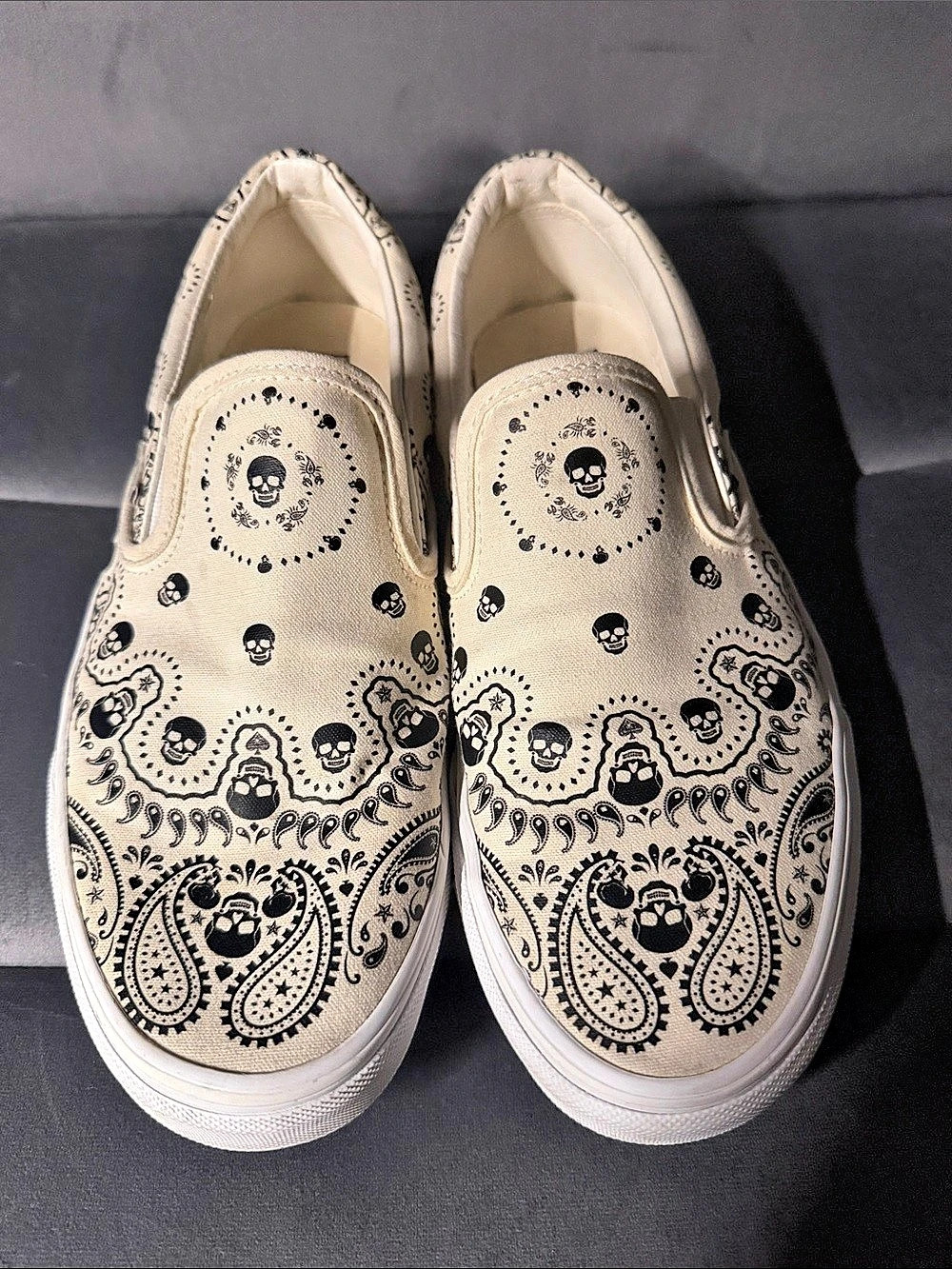 Vans Classic Slip-On Paisley Slip-On Sneakers Cream Black US 9.0